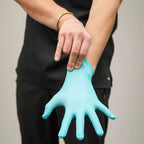 Aloe-SHIELD Advanced® Low Dermatitis: Aloe-Infused Green Nitrile Exam Gloves, 200 per box