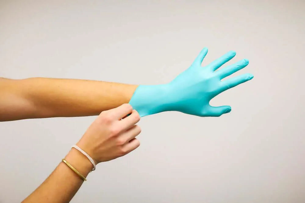 Aloe-SHIELD Advanced® Low Dermatitis: Aloe-Infused Green Nitrile Exam Gloves, 200 per box